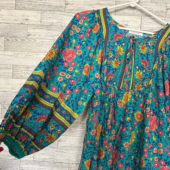 Beautiful Bright Colored Flowy dress for Spring/Summer Boho babydoll dress feel - Picture 2 of 8